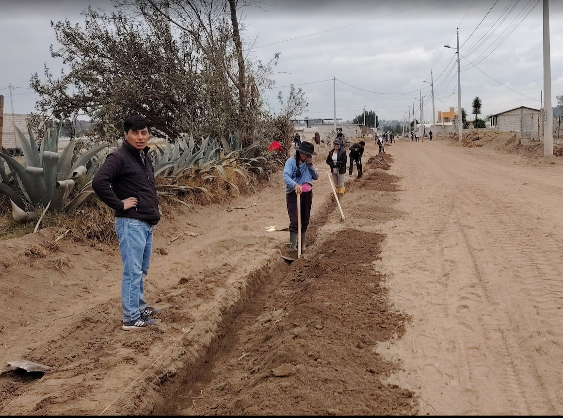 Excavación comunitaria de zanja